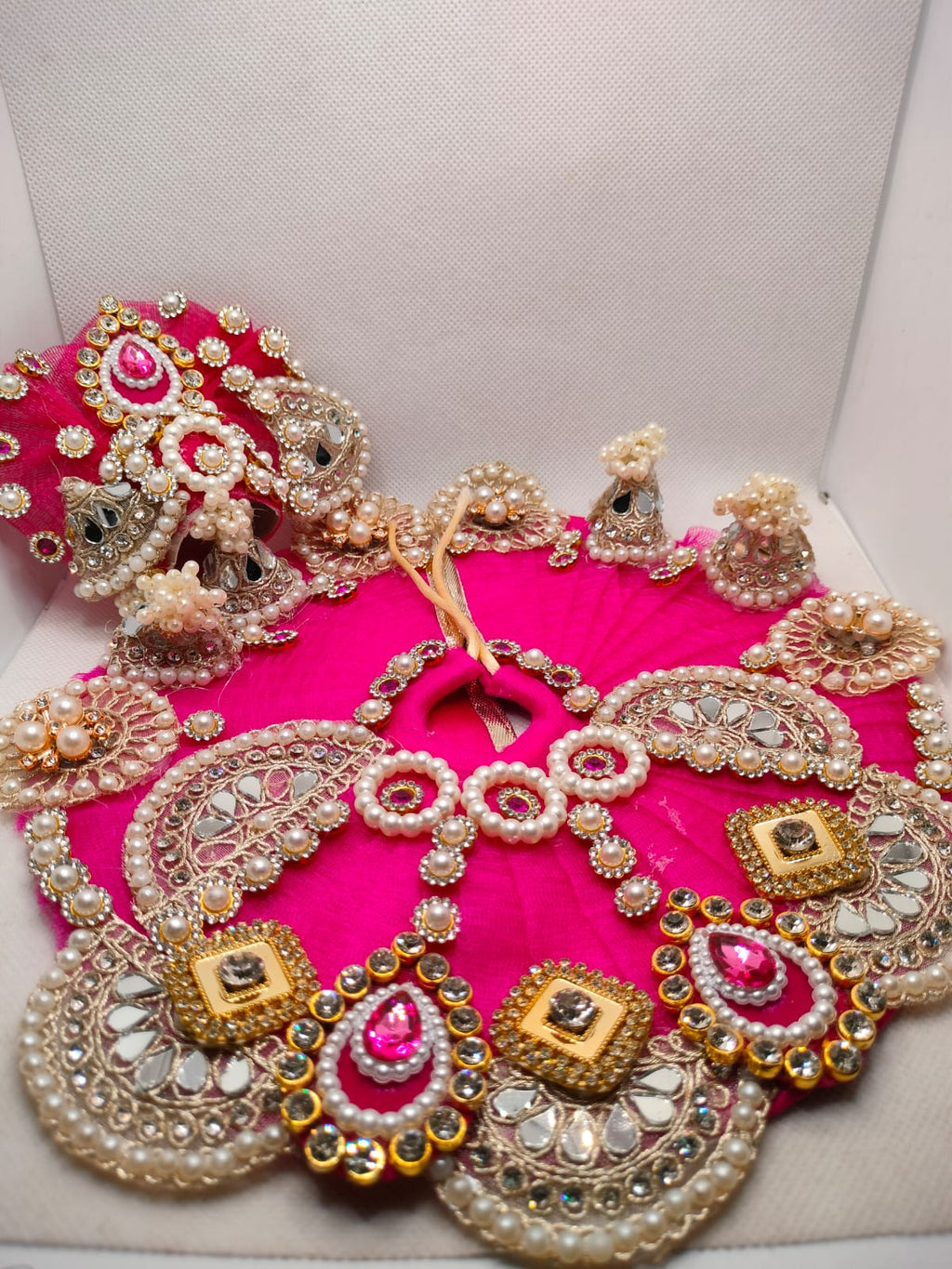 Padmaraag Rang Poshak (पद्मराग रंग पोशाक)