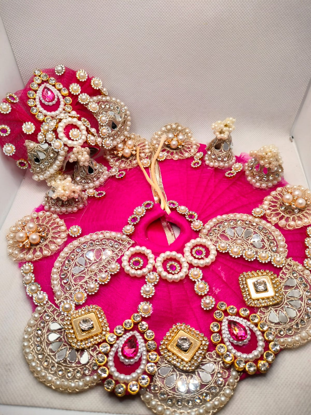 Padmaraag Rang Poshak (पद्मराग रंग पोशाक)