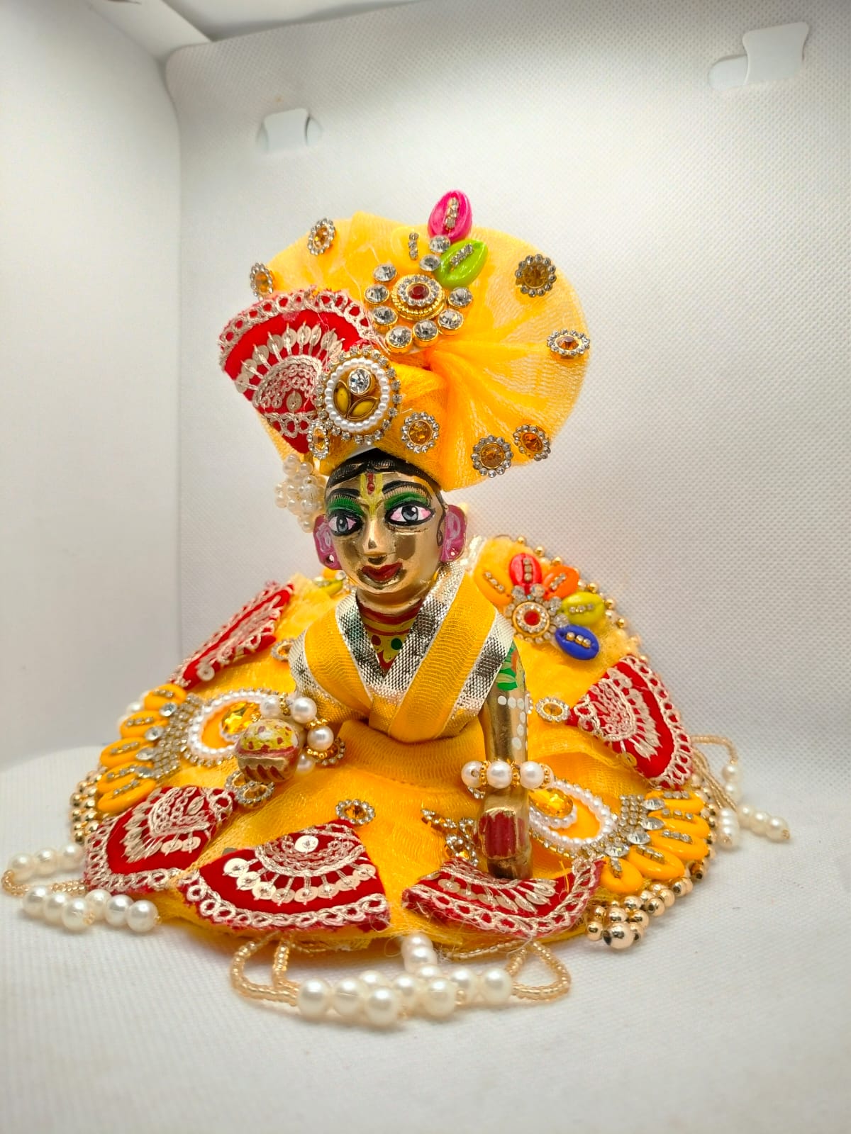 Manikya Rang Poshak (माणिक्य रंग पोशाक)