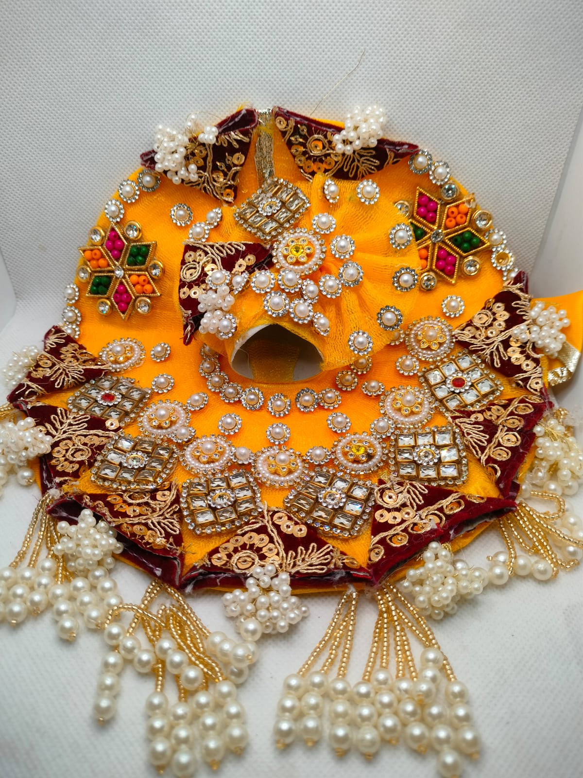 Pushpraag Rang Poshak (पुष्पराग रंग पोशाक)