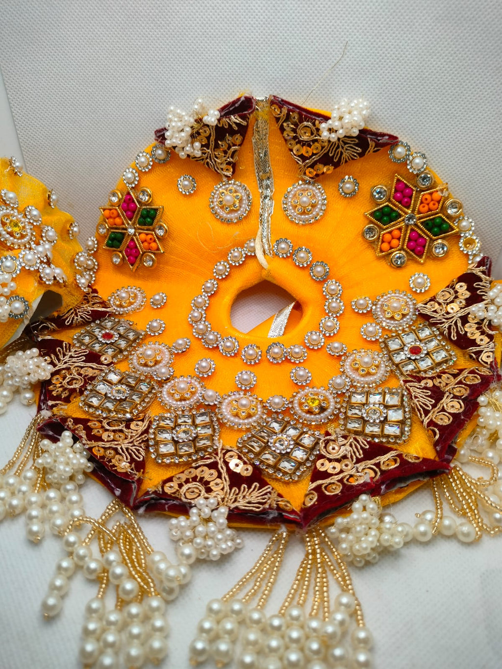 Pushpraag Rang Poshak (पुष्पराग रंग पोशाक)