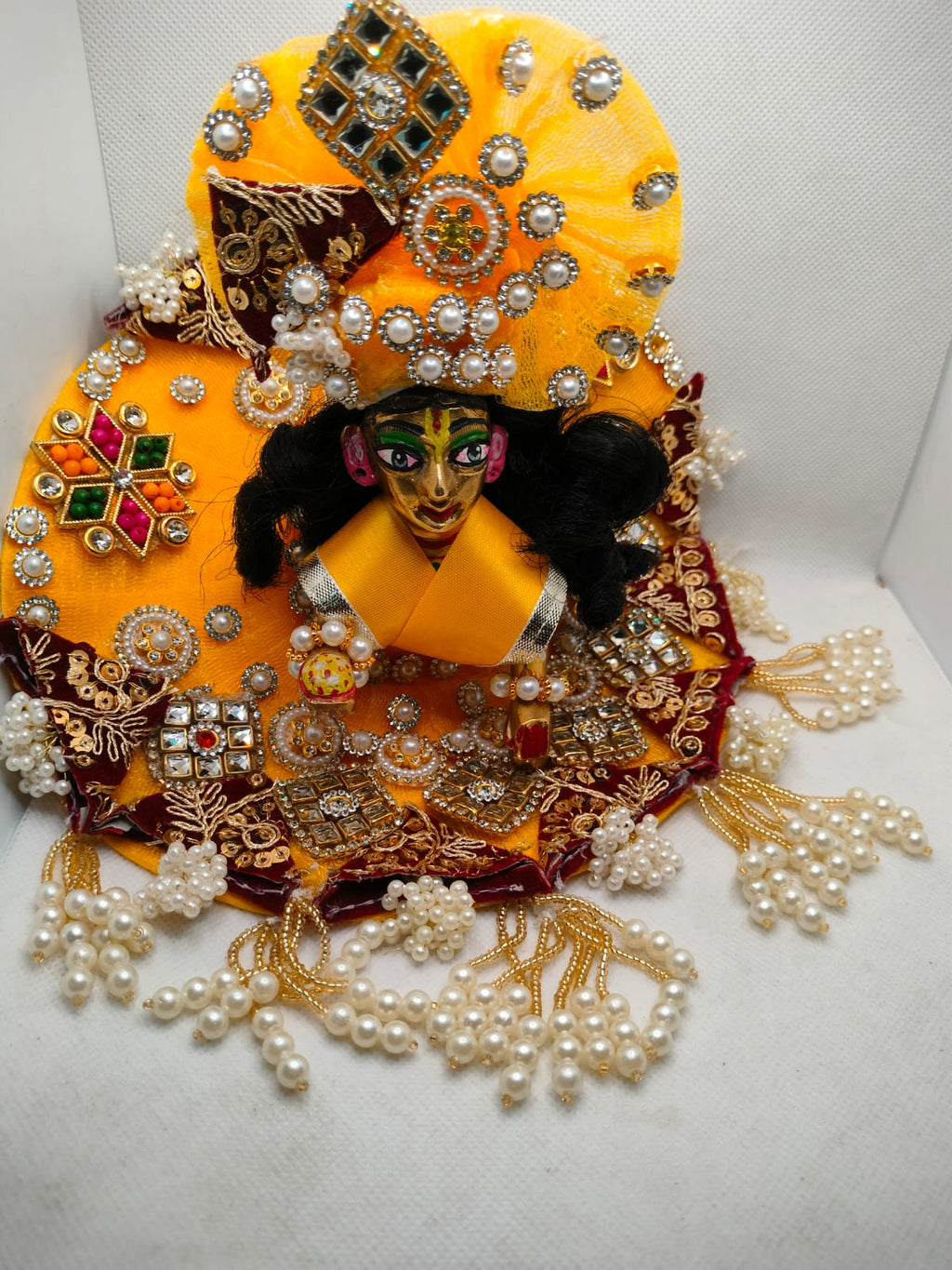 Pushpraag Rang Poshak (पुष्पराग रंग पोशाक)