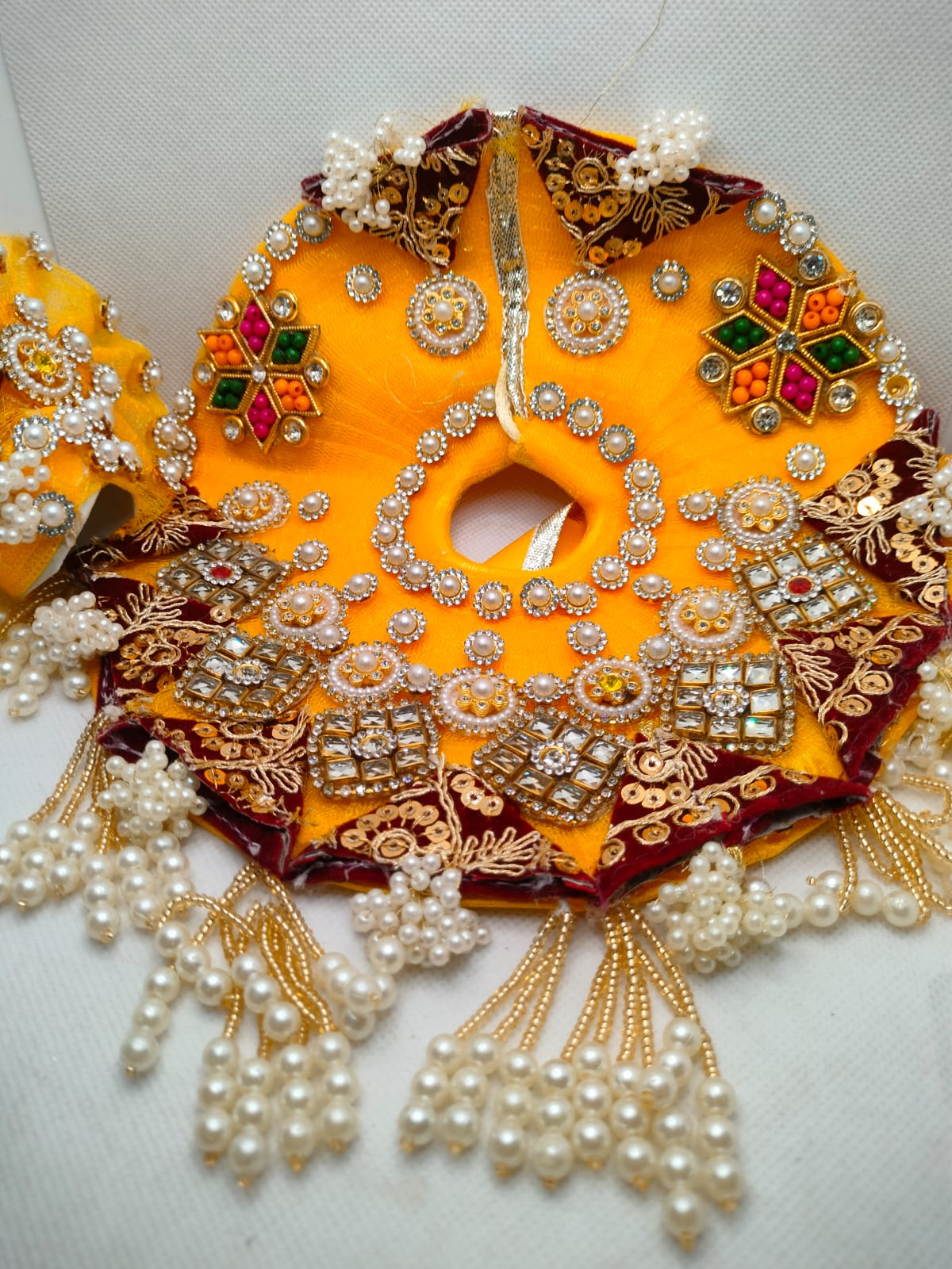 Pushpraag Rang Poshak (पुष्पराग रंग पोशाक)