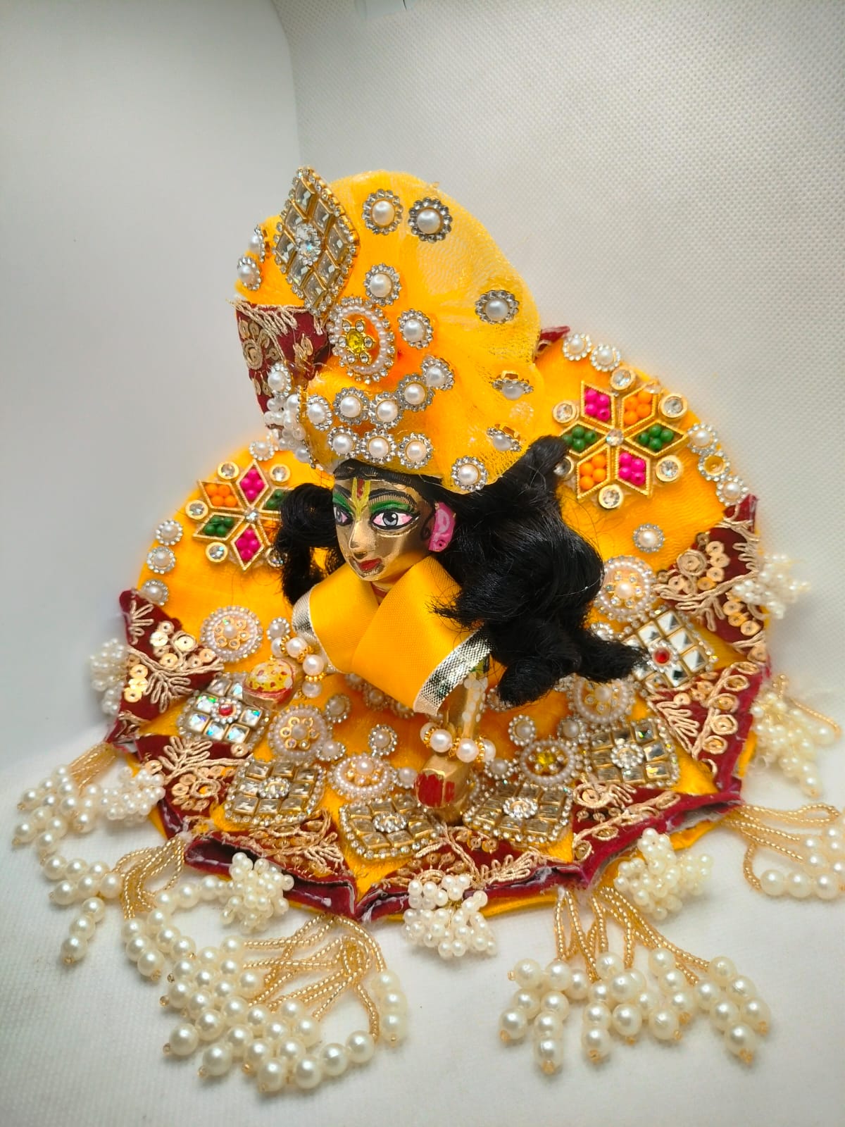 Pushpraag Rang Poshak (पुष्पराग रंग पोशाक)