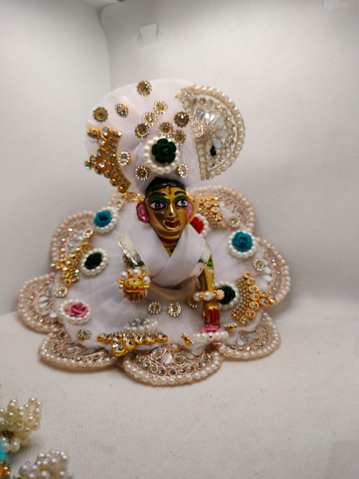 Darpan Kusum Poshak (दर्पण कुसुम पोशाक)