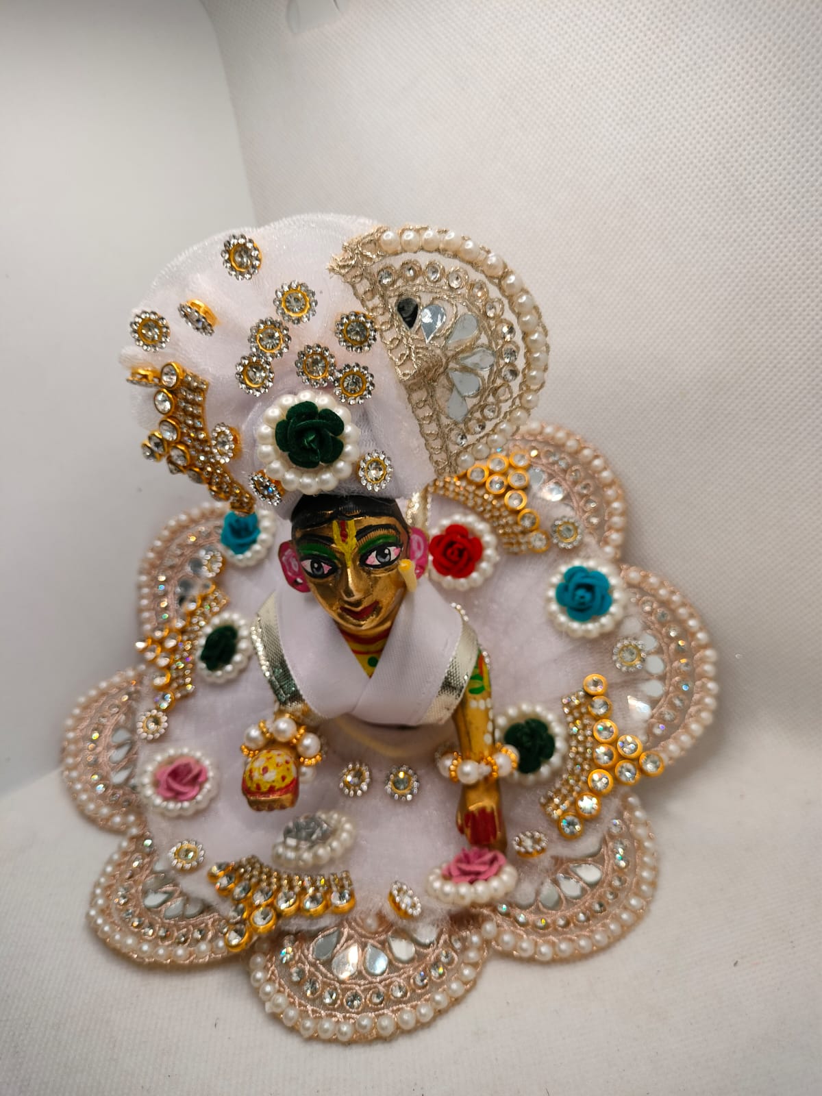 Darpan Kusum Poshak (दर्पण कुसुम पोशाक)